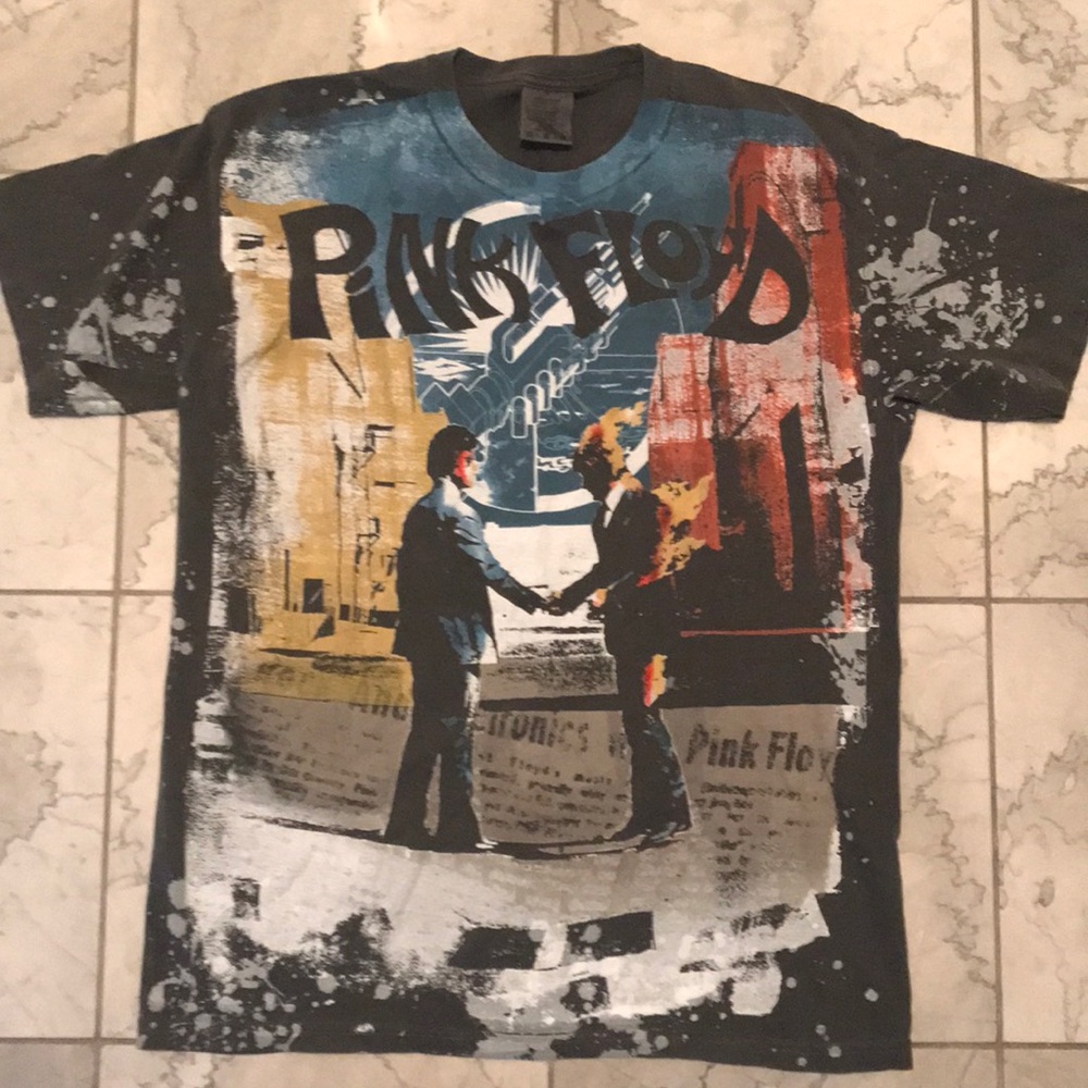 NWOT vintage Pink Floyd T-shirt from urban outfitters. Size M